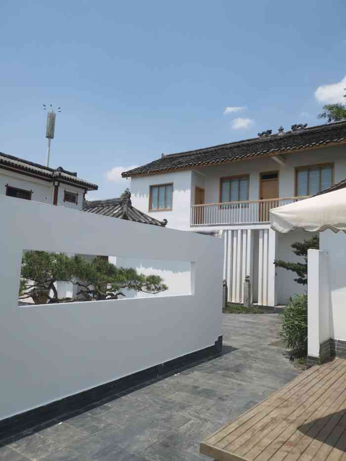 不二野囿民宿-"趁着阳光正好,一家人去三圣乡品鉴私房菜喝.