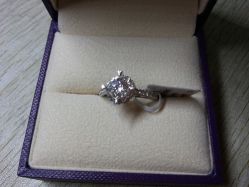 -威德钻石-克拉钻大本营(南京东路店)