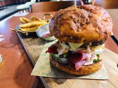 双蛋指椒牛肉汉堡-魏斯理汉堡(西安沣东吾悦店)