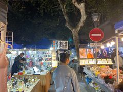-吴山路夜市