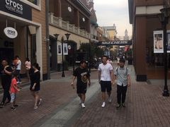 -王府井奥莱临潼小镇(临潼店)