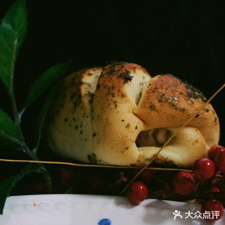 咸口叉烧特别香，黑芝麻咸奶酥上次吃觉得偏咸