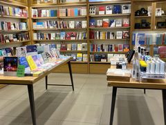 -中百仓储超市有限公司(越秀星汇维港店)