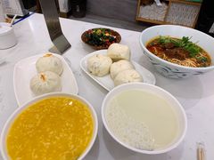 -李与白包子铺(桐梓林店)