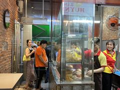 -Bánh Mì Huynh Hoa