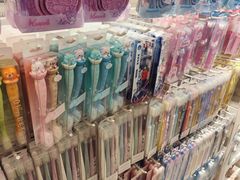 -名创优品(北京新中关购物中心地铁层店)