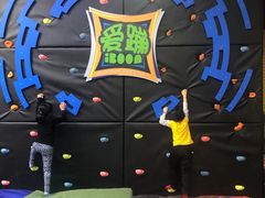 -爱蹦iBOON蹦床运动馆(江汉店)