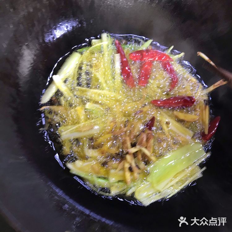 ️在家研究新菜谱。今天我们来做红烧鳝鱼