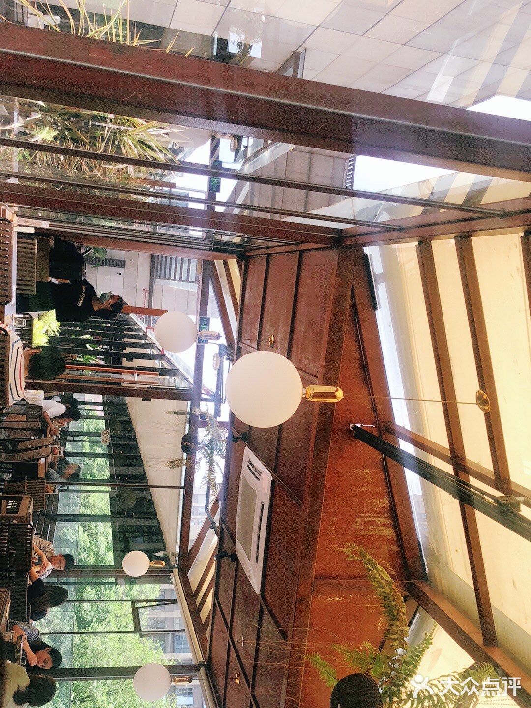 四面皆景,适合情侣、闺蜜聚会。我们点的套餐,搭配合理