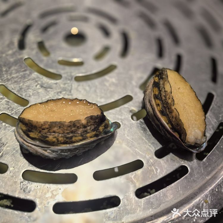 必吃榜海鲜餐厅—第一次有人给剥虾