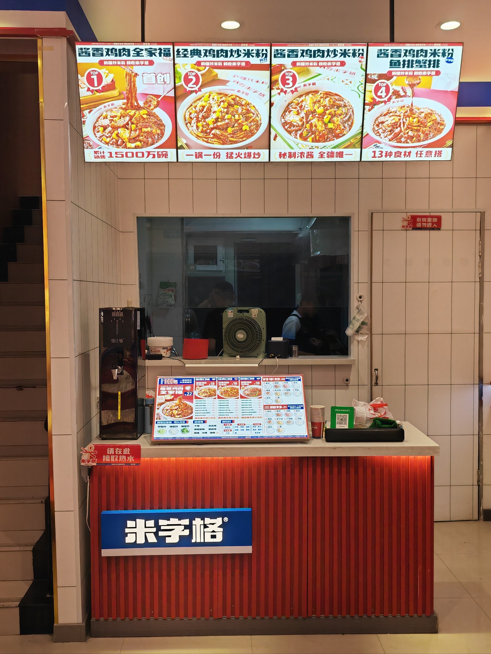 晚上巴里坤美食街非常热闹,附近几条街都是-大众点评