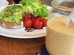 -ROAST coffee & eatery
