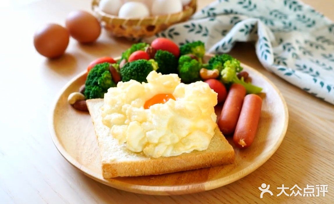 5分钟快手早餐，“美味云朵蛋吐司”    