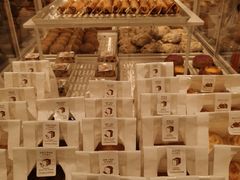 -好利来(上海长宁龙之梦店)