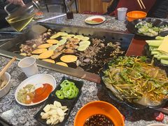 -果松木炭酸菜铜火锅·外婆参鸡汤