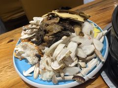 -菌之家·专业纯野生菌火锅·特色炒菌