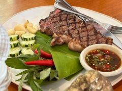 -Chom Cafe and Restaurant
