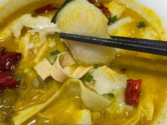 -渝是乎酸菜鱼·川渝小炒(新世界百货望京店)