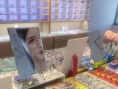 -天空之镜眼镜店蔡司依视路配镜授权零售店(望京颐堤港店)