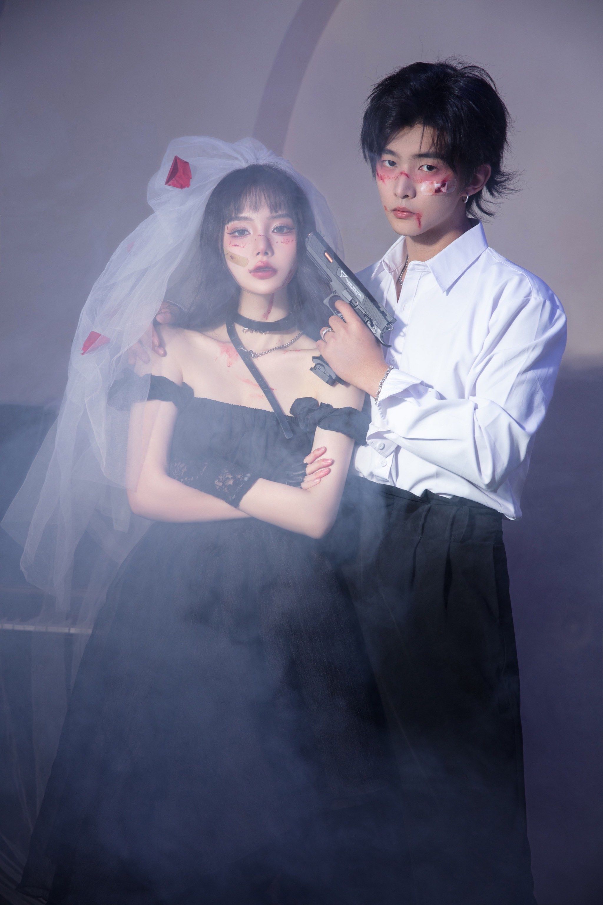 "史密斯夫妇" 个性十足 暗黑风情侣写真