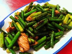 肉炒蒜苔-夕阳红小吃(中街大悦城店)