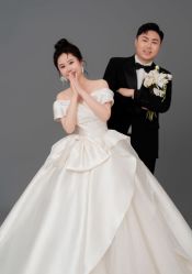 -雪中彩影婚纱摄影·微光艺术中心