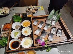 -围炉肉舍•炭烤活鳗•丹东海鲜烤肉(步行街店)