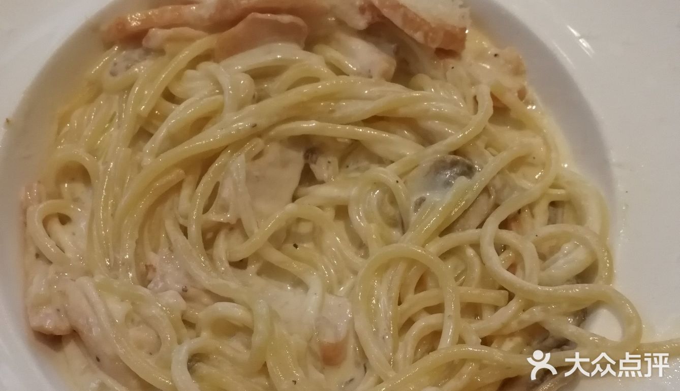爱吃他们家香肠，配酸黄瓜，爽口