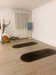 -闺蜜瑜伽·普拉提女性塑形馆