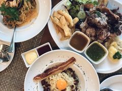 -Chom Cafe and Restaurant