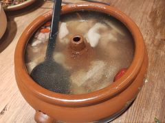 云南汽锅鸡-滇越乘象云南餐厅(次渠店)