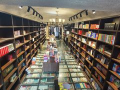 -钟书阁(松江泰晤士小镇店)