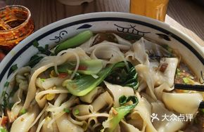 Mushroom Bone Soup Noodles with Meat Sauce