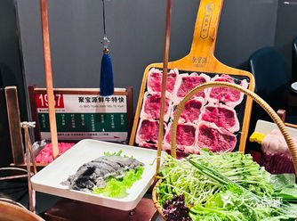 周末总是想找个地方放松一下，吃点好吃的，首选聚宝源铜