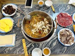 乳仔牛雪山野生菌汤锅-乳仔牛牦牛汤锅 烤羊排(松潘古城店)
