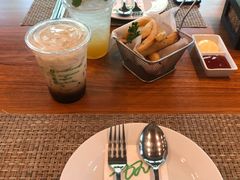 -Chom Cafe and Restaurant