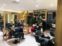 大堂-CE·专业蛋白•羽毛接发·潮色烫染品牌店