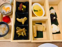 -乐领拈花溪·林涧食韵