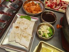 -围炉肉舍•炭烤活鳗•丹东海鲜烤肉(步行街店)