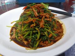 香菜牛肉-木子山庄·安徽省老字号·中国炖锅宴