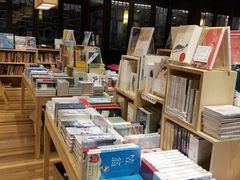 -猫的天空之城概念书店(杭州南宋御街店)