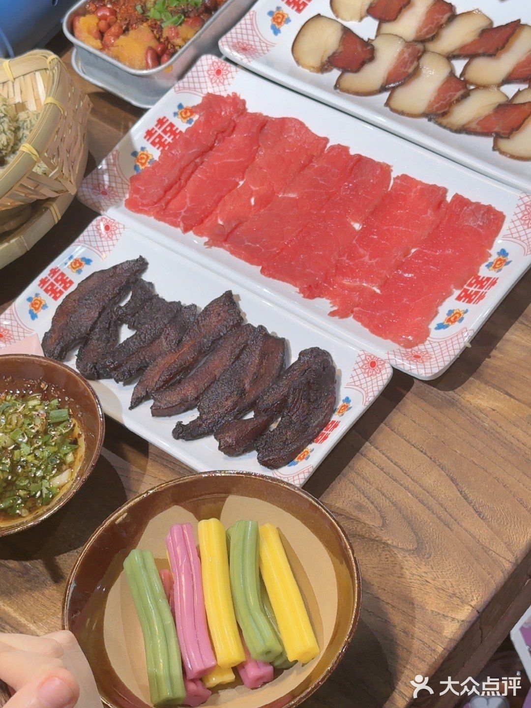 跨年夜一起和朋友来吃酸酸辣辣的夺夺粉火锅啦！