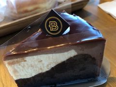 焦糖榛子味凹蛋糕切片-巴黎贝甜(五道口店)