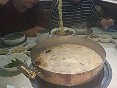 -洪氏嗨捞·广东猪肚鸡·椰子鸡火锅(西咸万象城店)