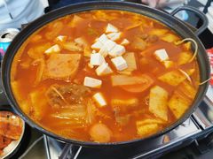 部队火锅-HONGA HONGA雄家(曹路店)