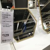 这个系列的镜子都采用黄铜色的金属镜框