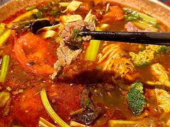 昆明寻甸酸菜牛肉火锅-云边嬢嬢·云南野料现摏火锅