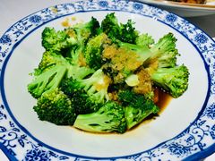 蒜末白灼西兰花-屋顶花园餐厅(步行街老地王大厦店)