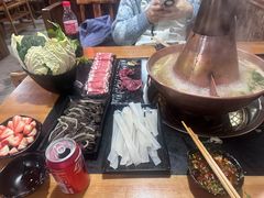 -果松木炭酸菜铜火锅·外婆参鸡汤