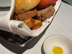 给餐前包涂满黄油的孩子-牛排家(北京长安街英皇集团中心店)
